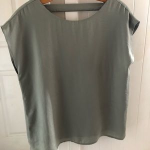 Chiffon mint blouse with keyhole in the back